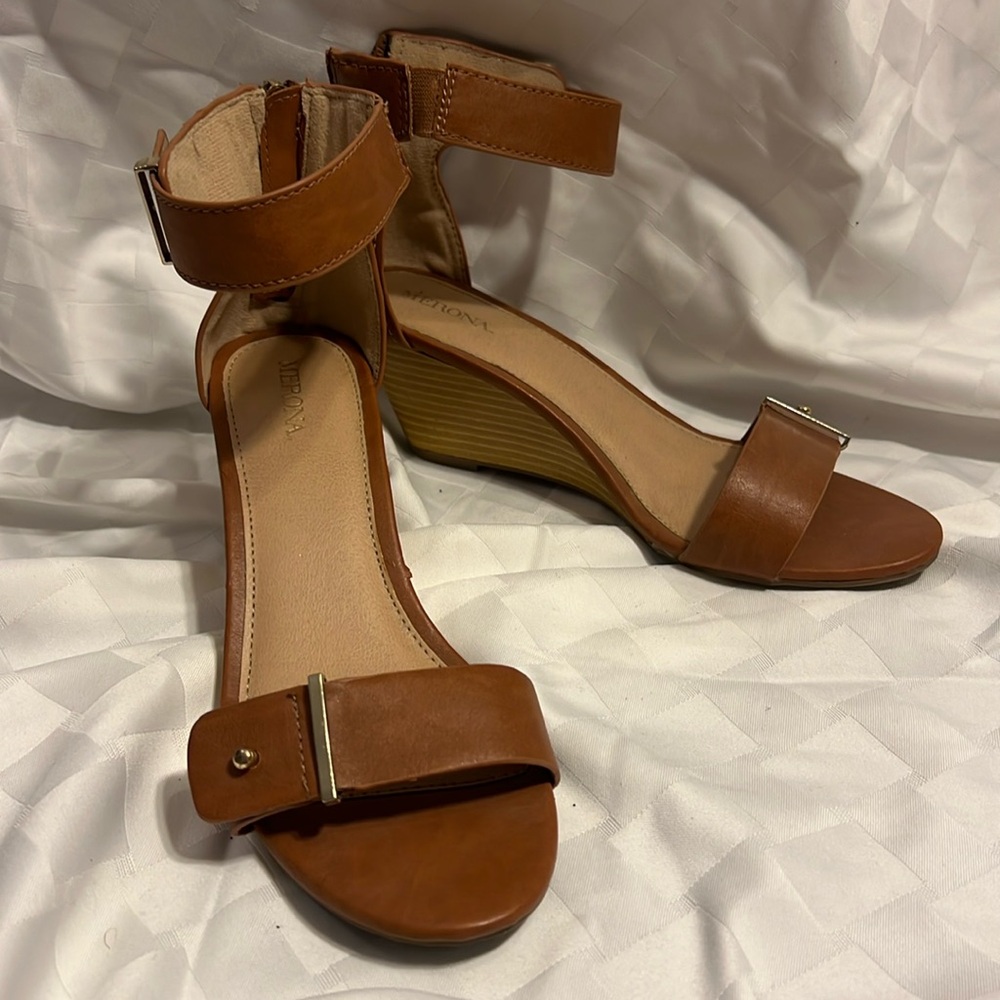 Brown / Tan wedge sandal